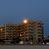 Nach Sonnenuntergang, wenn der Himmel langsam dunkelblau wird und die künstlichen Sterne aufglühen, dann ist viel mehr zu sehen als am hellem Tage. <br />In diesem Hotel (El Cid) waren wir untergebracht. Nach Sonnenuntergang, wenn der Himmel langsam dunkelblau wird und die künstlichen Sterne aufglühen, dann ist viel mehr zu sehen als am hellem Tage. <br />In diesem Hotel (El Cid) waren wir untergebracht.